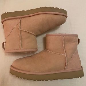 UGG Classic Mini